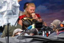 雷神4最新爆料图片大全,爱与雷霆全新爆料：视觉盛宴与神秘元素交织！